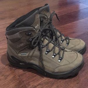 Lowa Renegade GTX Mid Women’s Hiking Boots